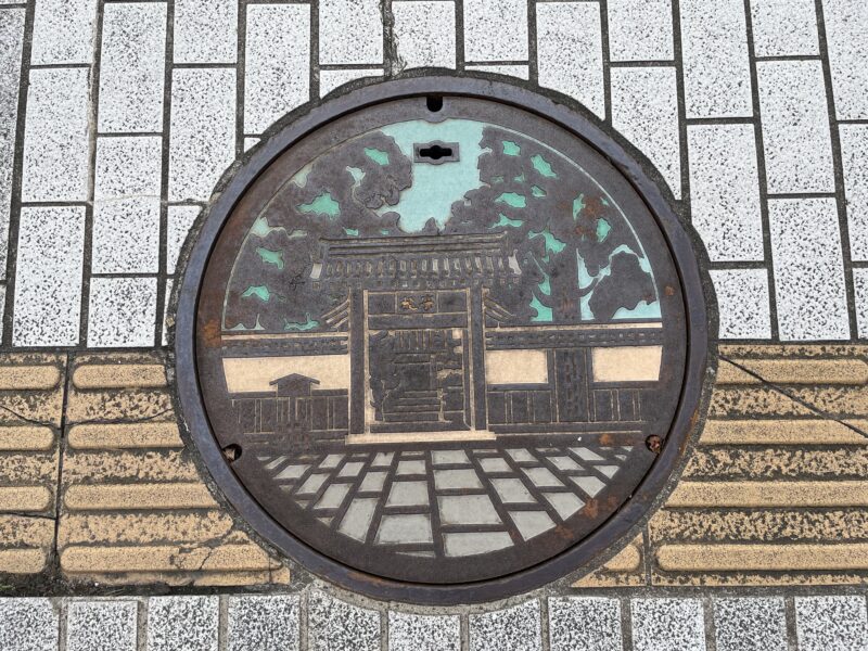 manhole1